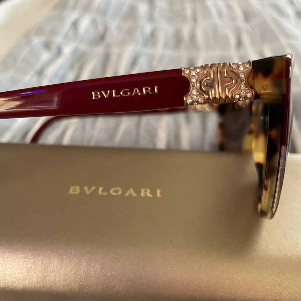 Bvlgari Sunglasses with case - Picture 4 of 16